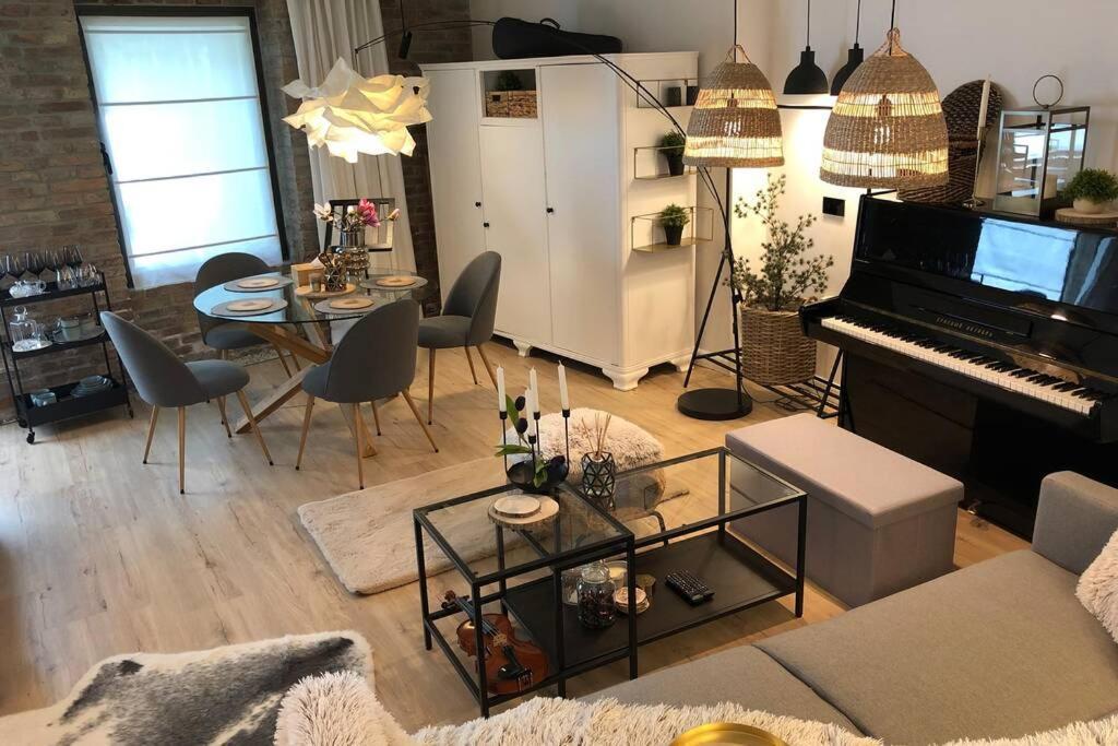 Appartamento ViV Central Apart-Studio Bistriţa Esterno foto
